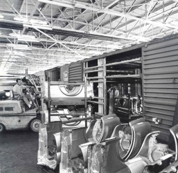 1964MustangAssemblyLine-4