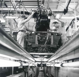 1964MustangAssemblyLine-5