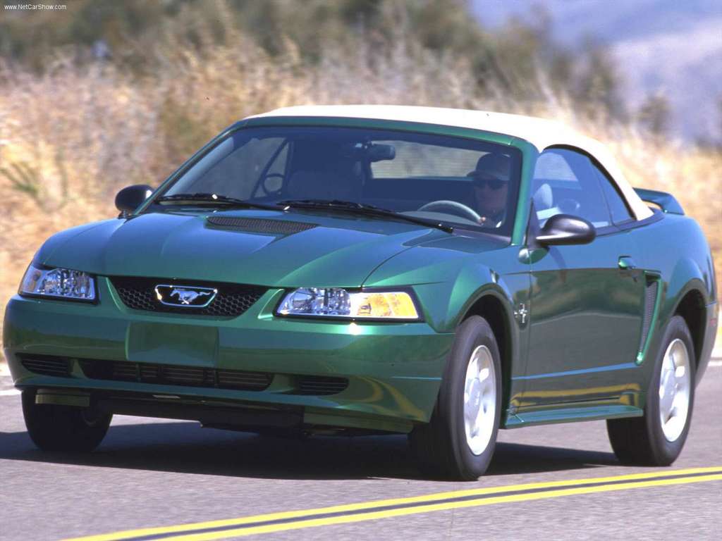 Ford-Mustang_Convertible_2000