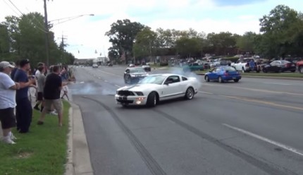 shelbygt500_crashed_crowd