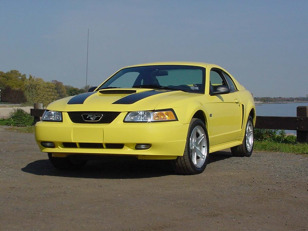 2000 Ford Mustang GT Spring Feature