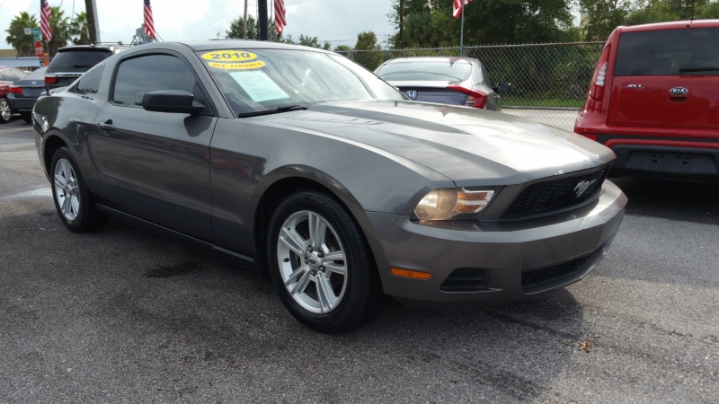 Sterling Gray 2010 Ford Mustang