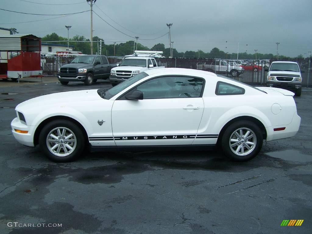 Performance White 2009 Ford Mustang
