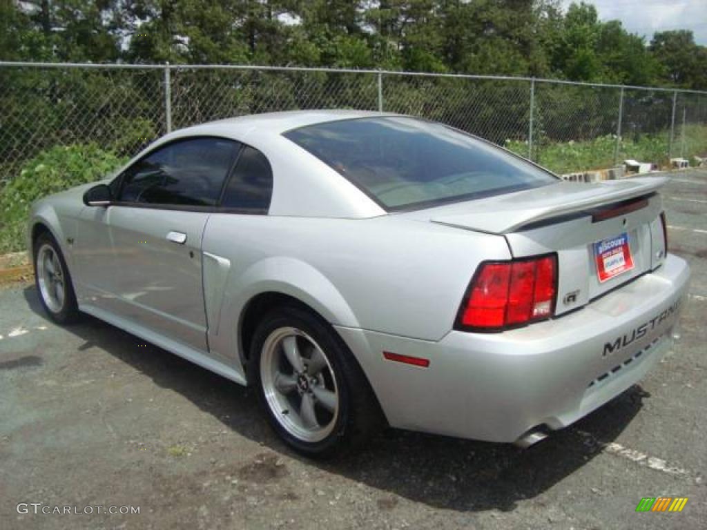 Silver 2000 Ford Mustang