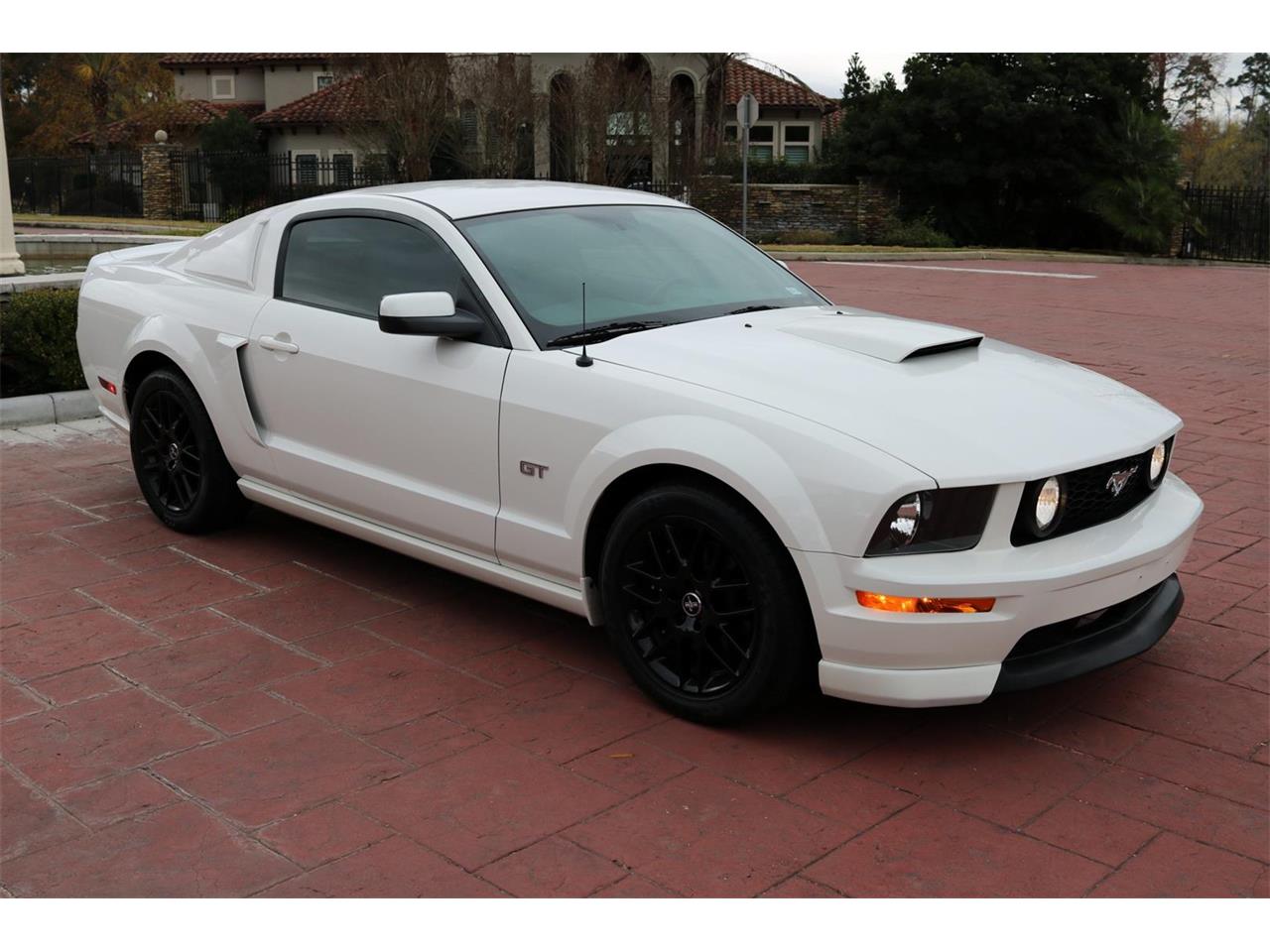 Performance White 2006 Ford Mustang