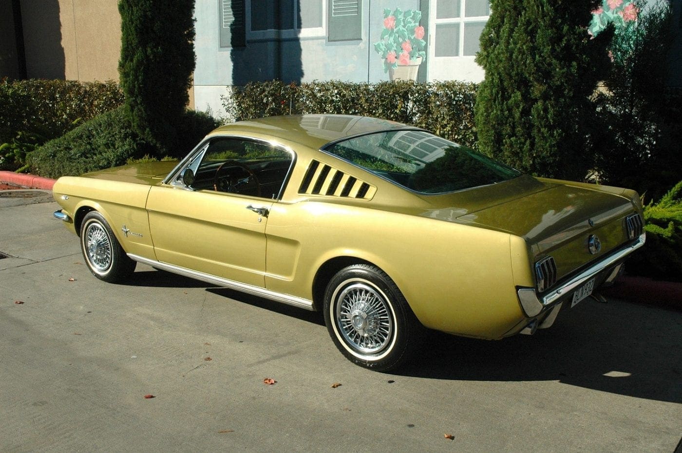 Ford Mustang Gold