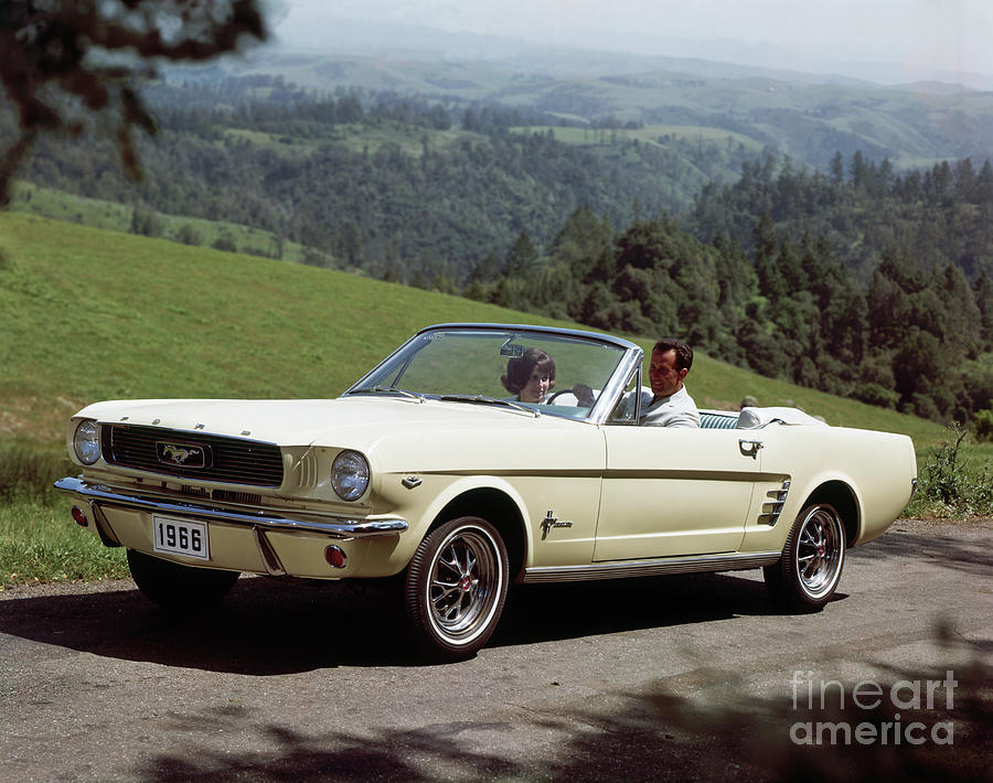 Sauterne Gold 1966 Ford Mustang