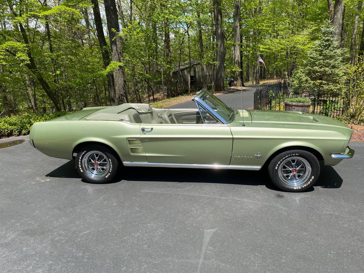 Lime Gold 1967 Ford Mustang