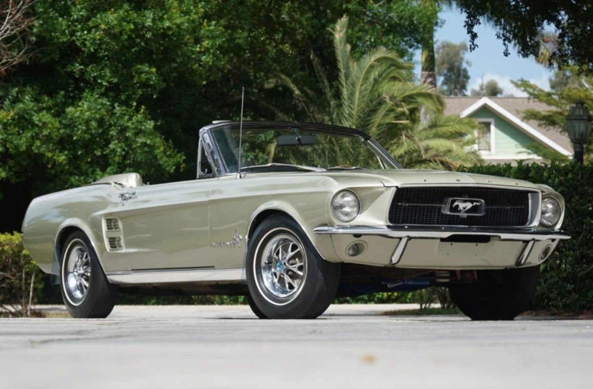 Sauterne Gold 1967 Ford Mustang