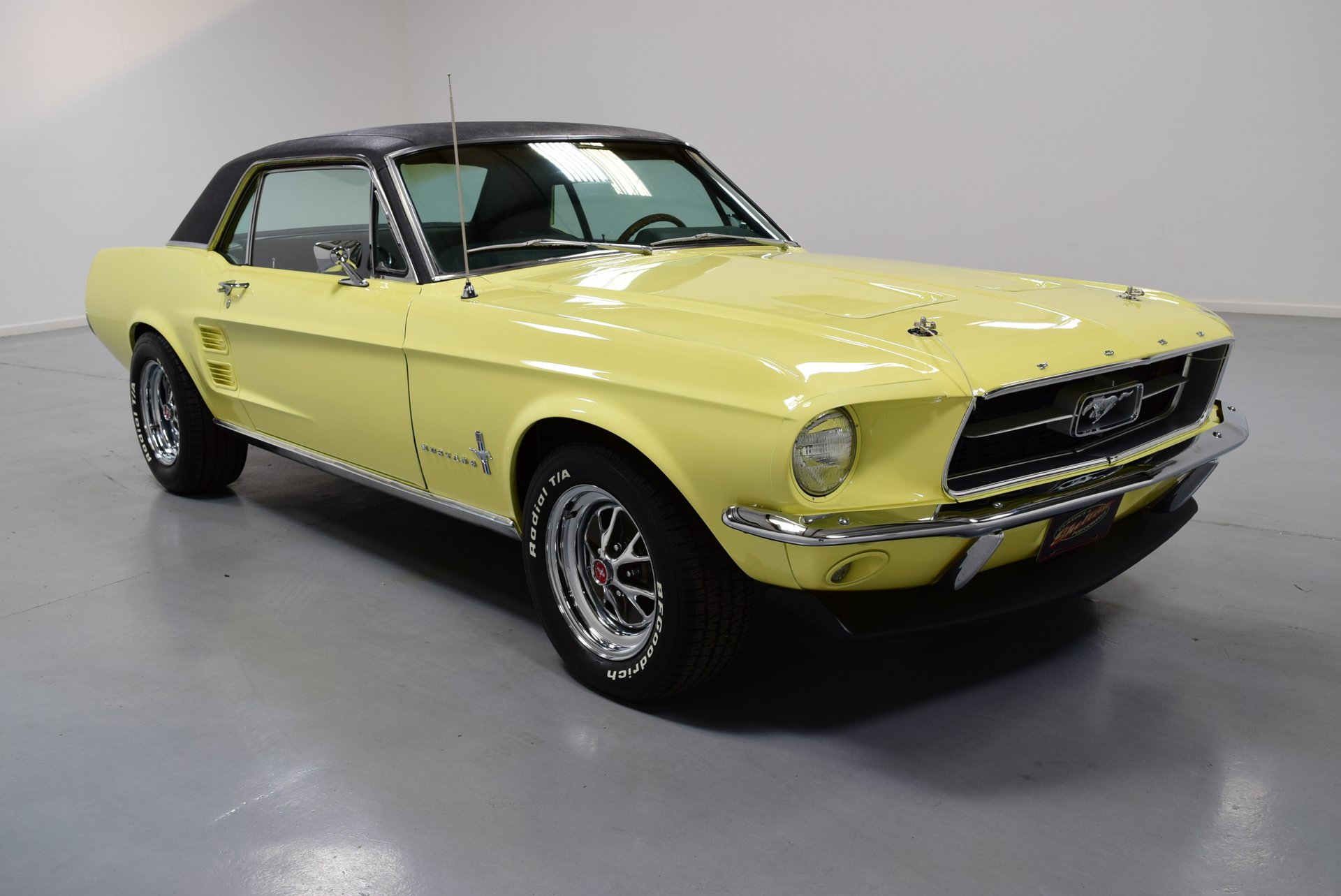 Brechenridge Yellow 1967 Ford Mustang