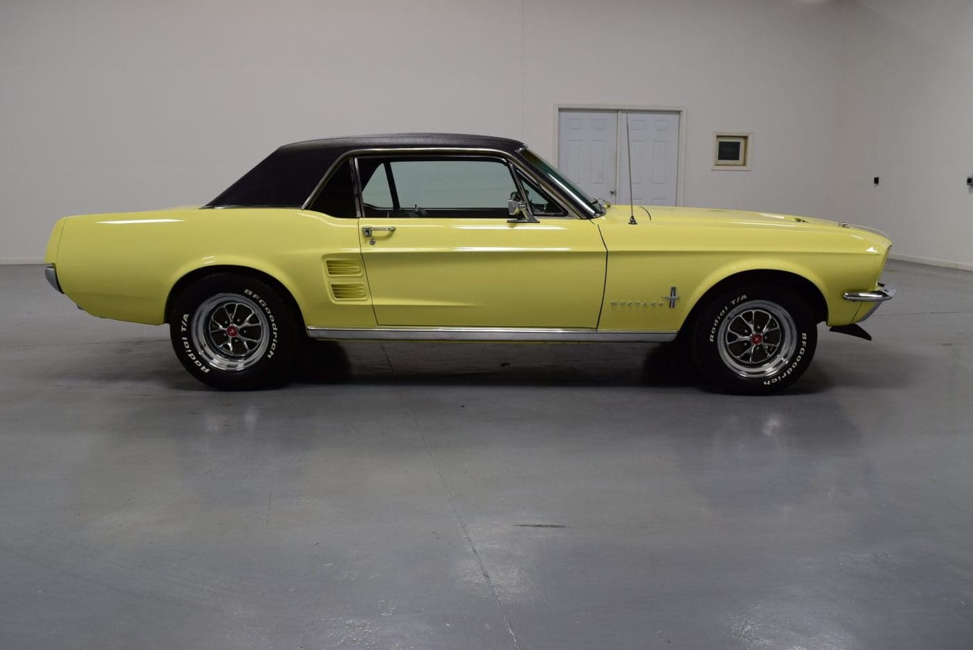 Brechenridge Yellow 1967 Ford Mustang