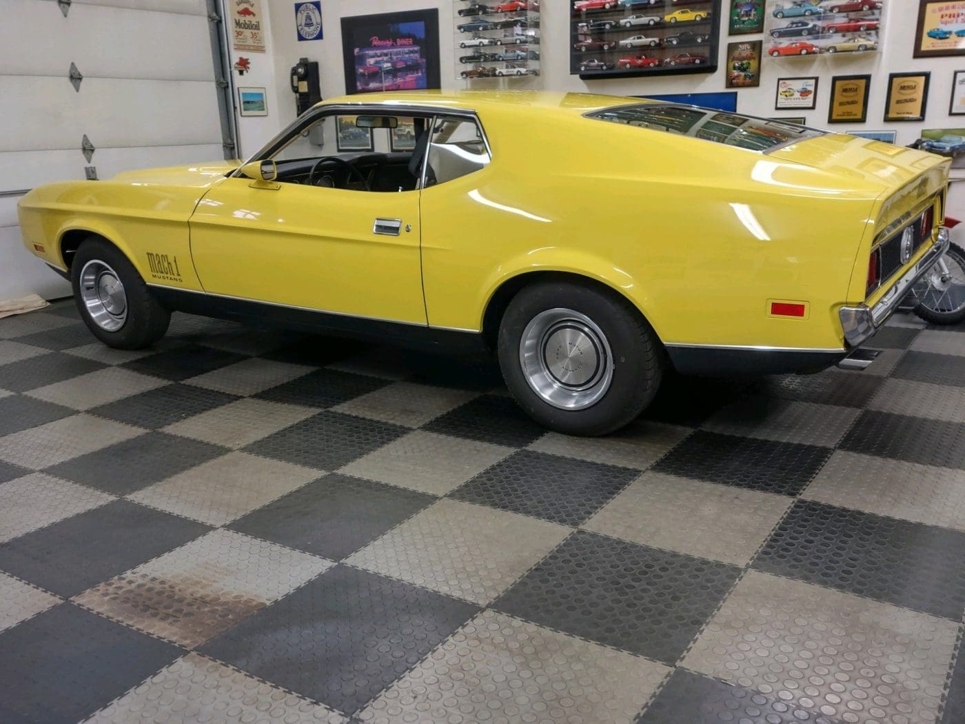 Grabber Yellow 1971 Ford Mustang