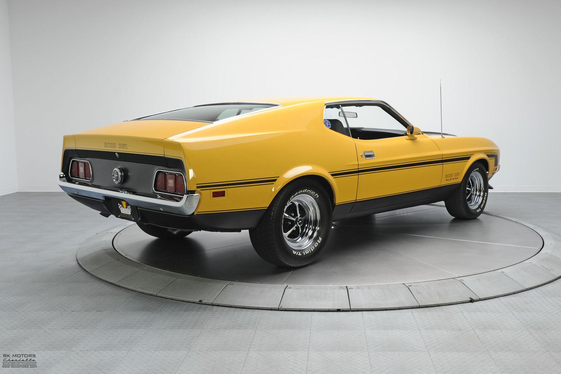 Medium Yellow Gold 1971 Ford Mustang