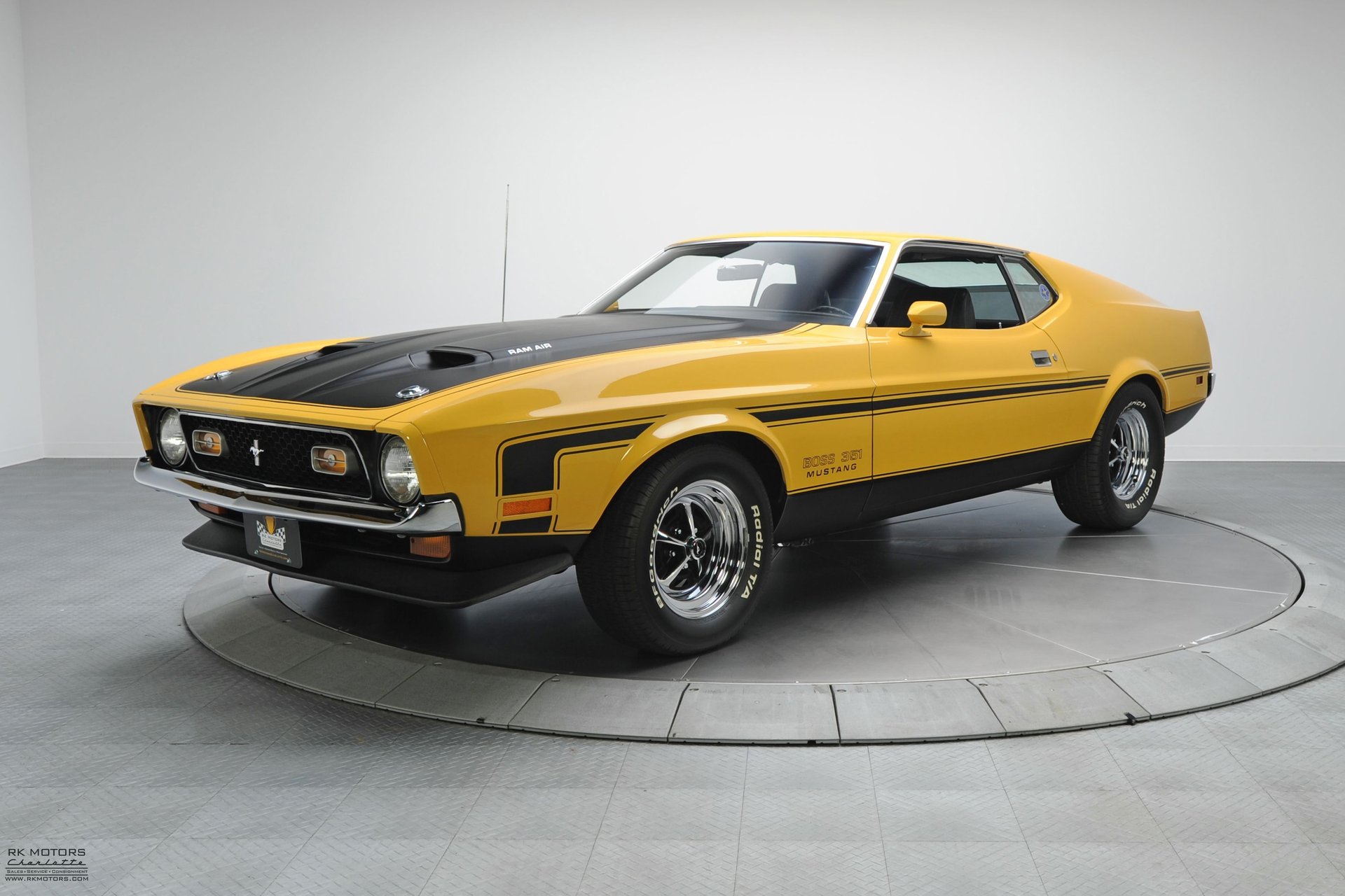 Light Gold 1971 Ford Mustang