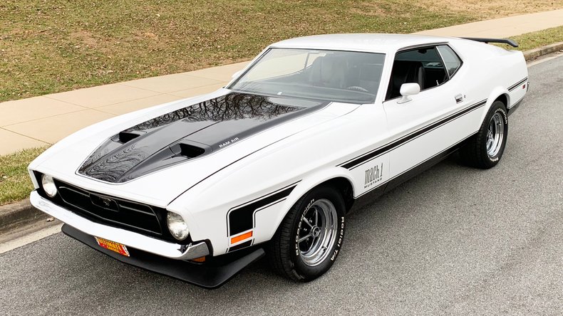 Wimbledon White 1971 Ford Mustang