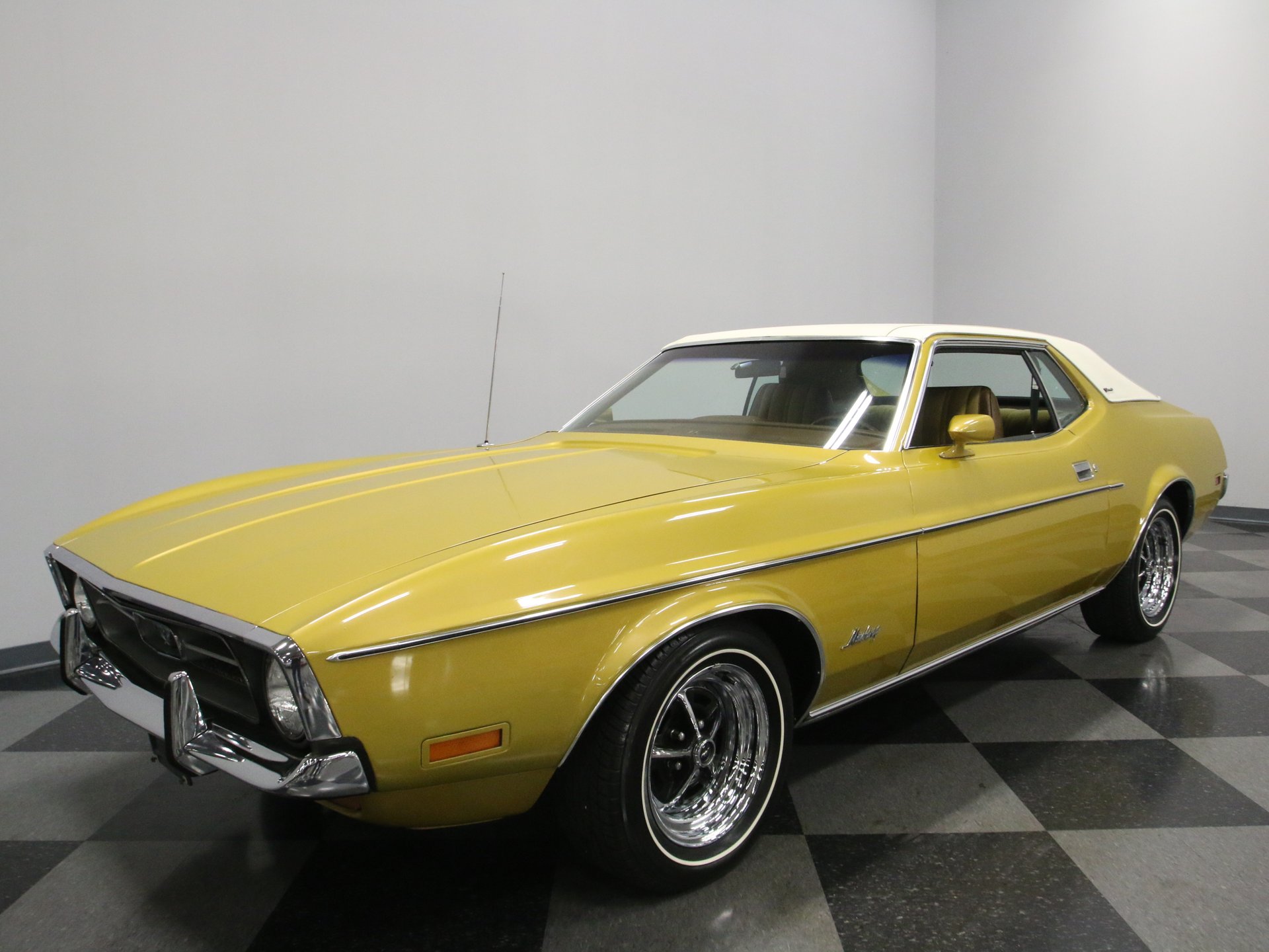 Bright Yellow Gold (Gold Glow) 1972 Ford Mustang