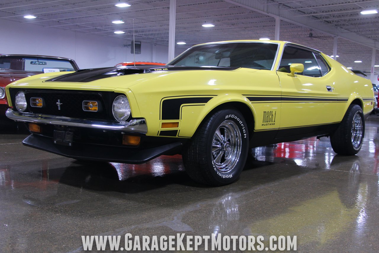 Medium Yellow Gold 1972 Ford Mustang