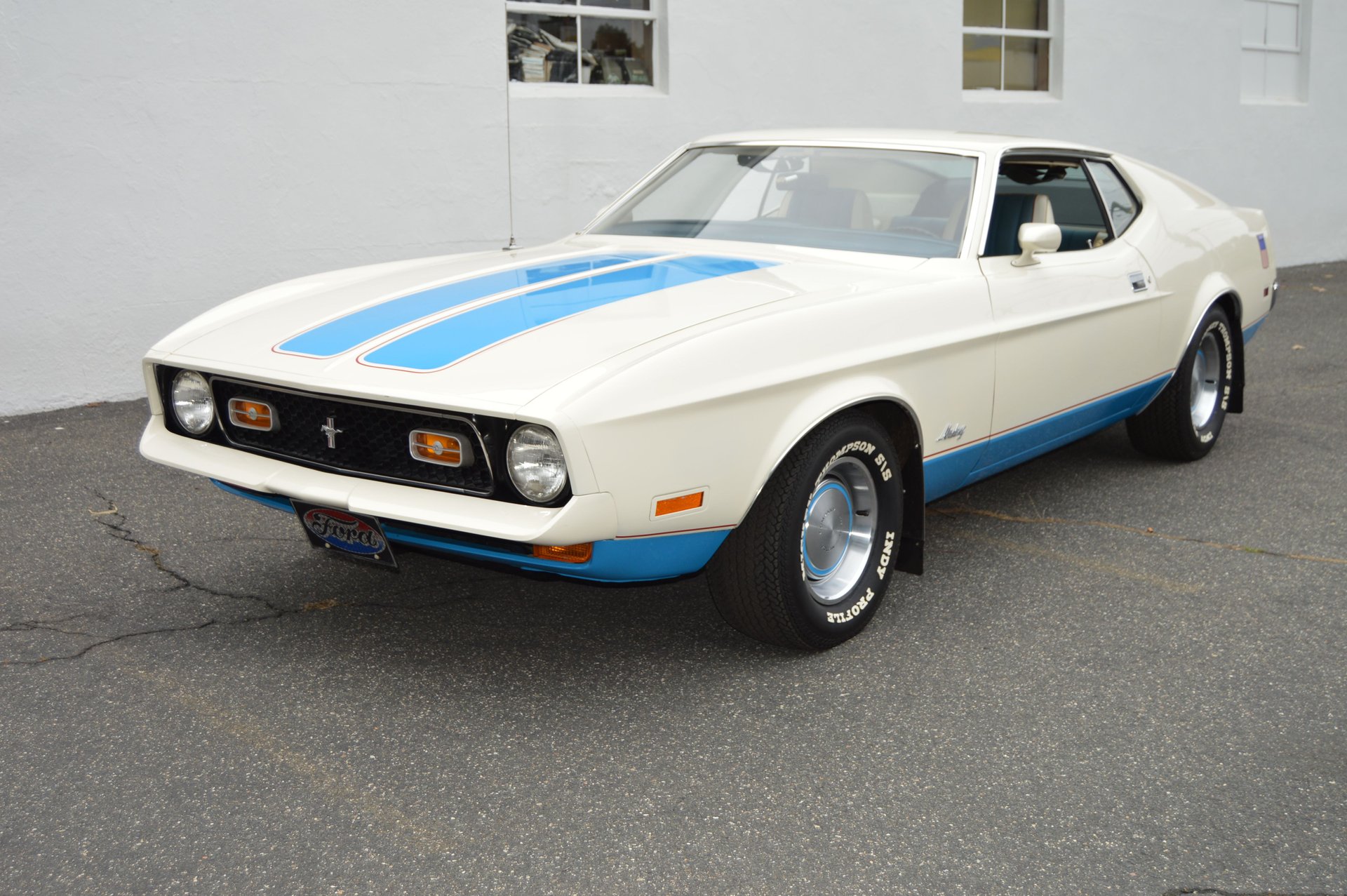 White 1972 Ford Mustang