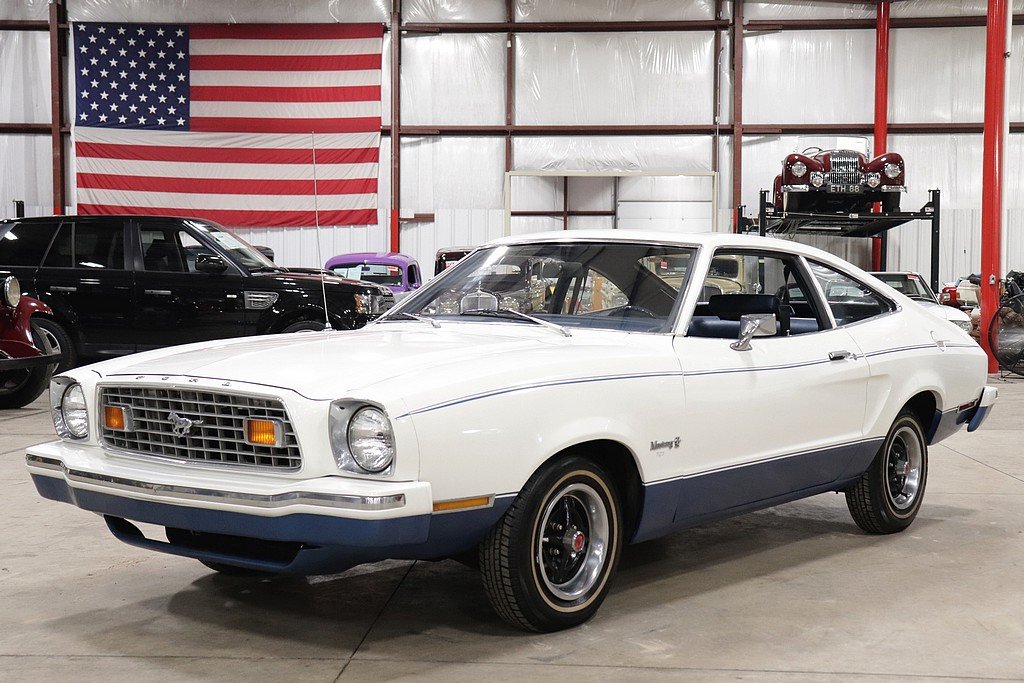 Polar White 1976 Ford Mustang