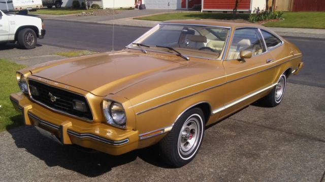 Medium Gold (Golden Glow) 1977 Ford Mustang
