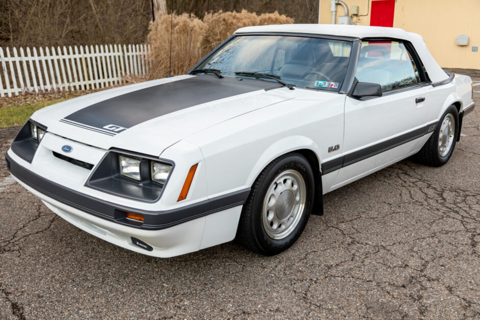 Oxford White 1985 Ford Mustang