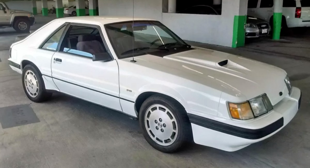 Oxford White 1986 Ford Mustang