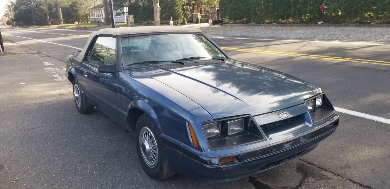 Light Regatta Blue 1986 Ford Mustang