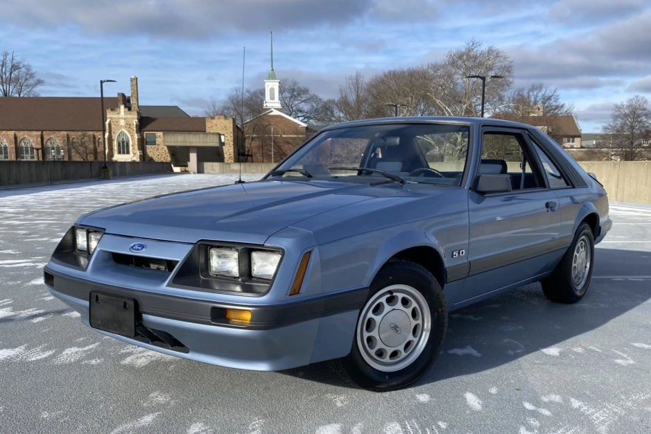 Shadow Blue 1986 Ford Mustang