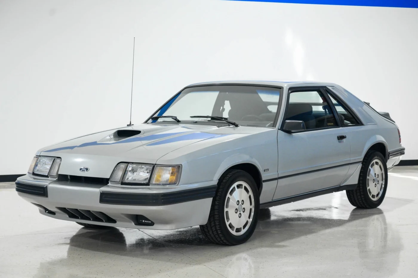 Oxford White 1986 Ford Mustang