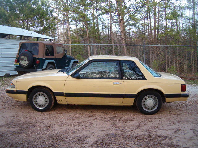 Sand Beige 1987 Ford Mustang
