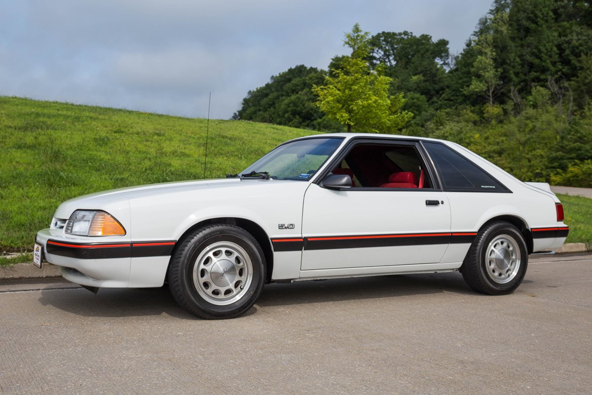 Oxford White 1987 Ford Mustang