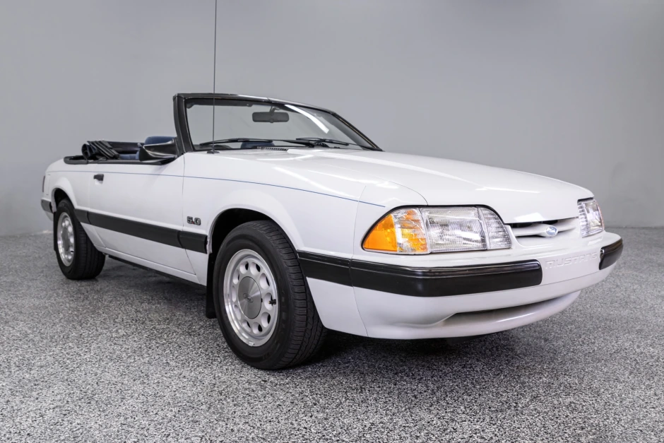 Oxford White 1988 Ford Mustang