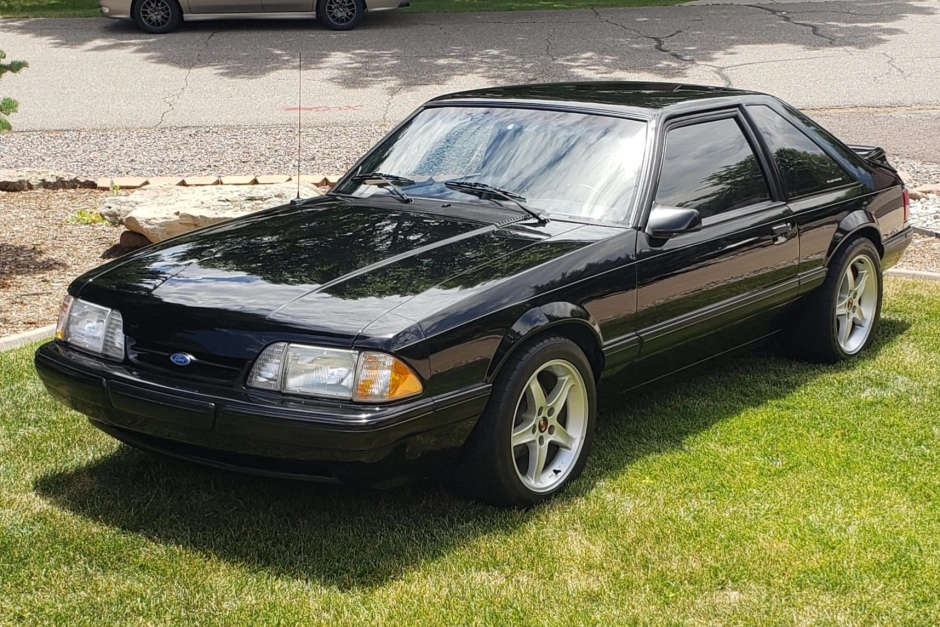 Medium Shadow Blue 1989 Ford Mustang