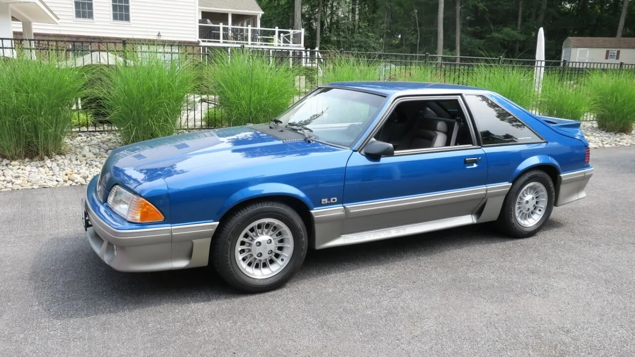 Ultra Blue 1990 Ford Mustang