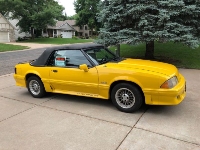 Race Yellow 1990 Ford Mustang