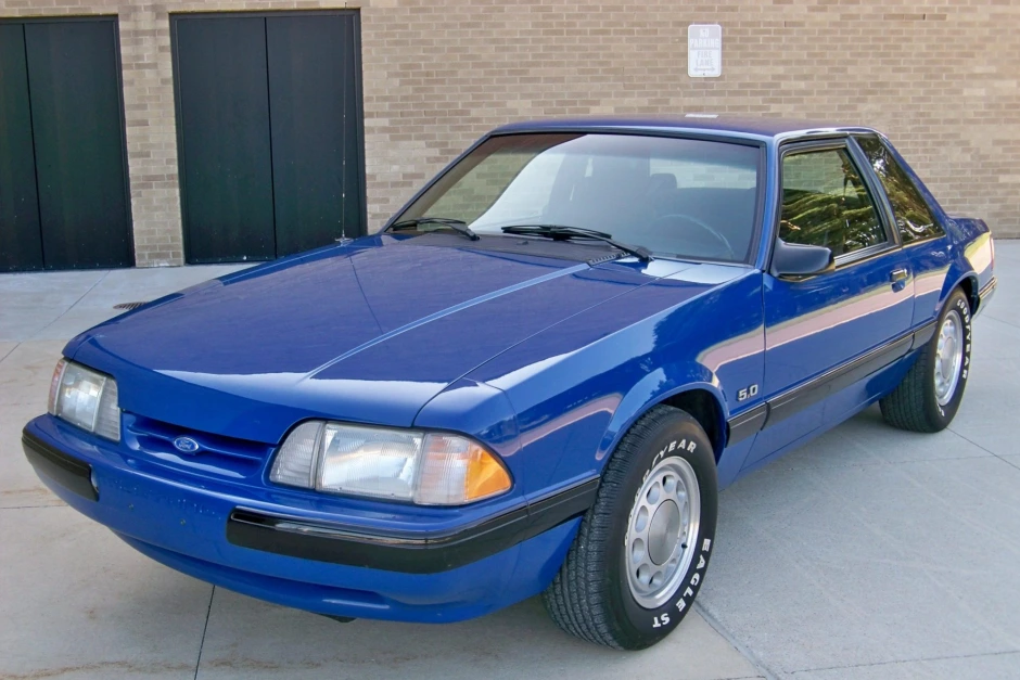 Ultra Blue 1992 Ford Mustang