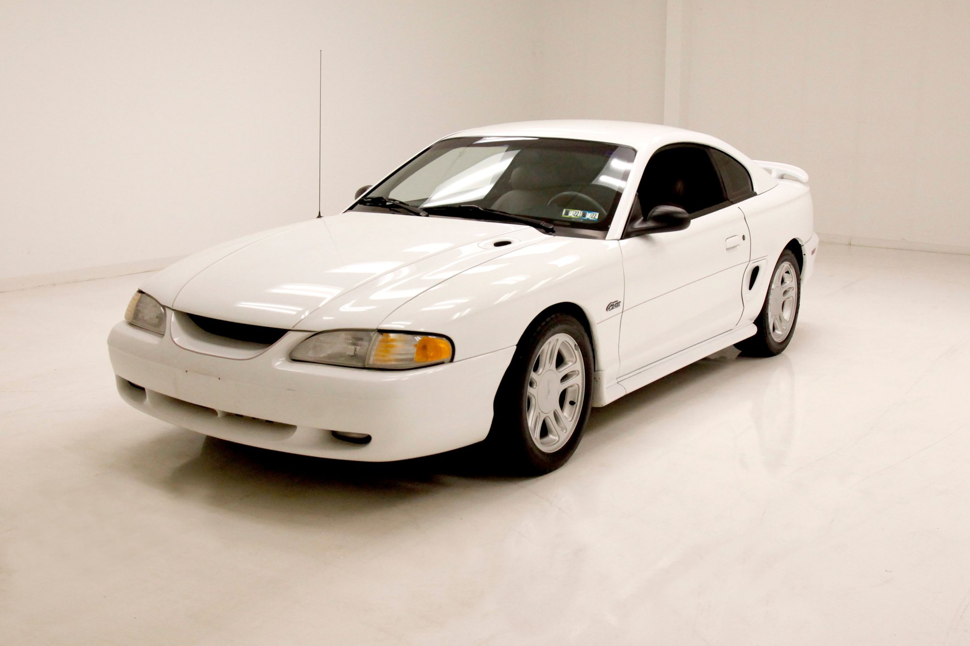 Crystal White 1996 Ford Mustang