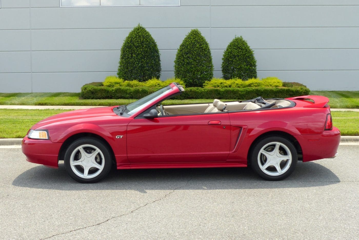 Laser Red 2000 Ford Mustang