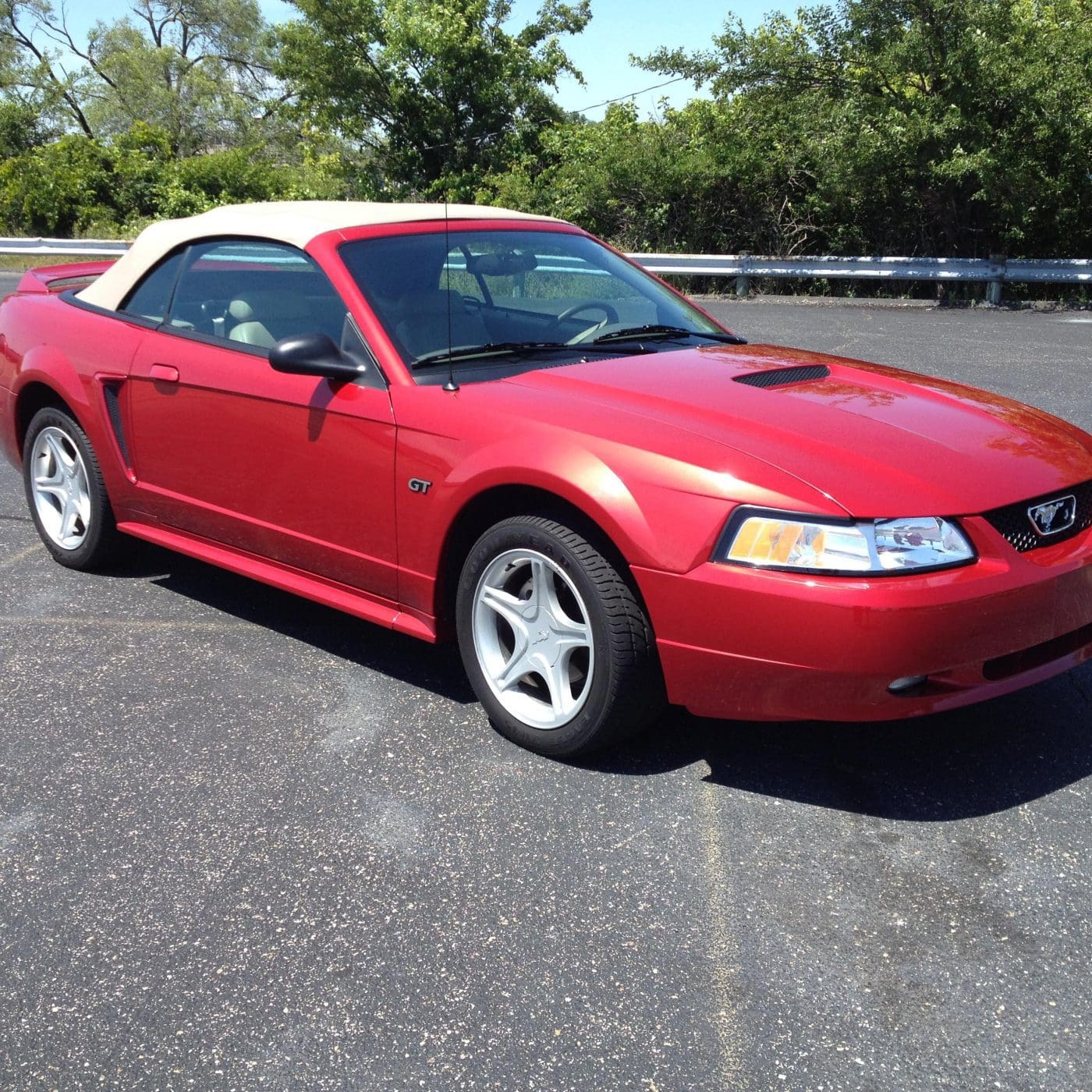 Laser Red 2000 Ford Mustang