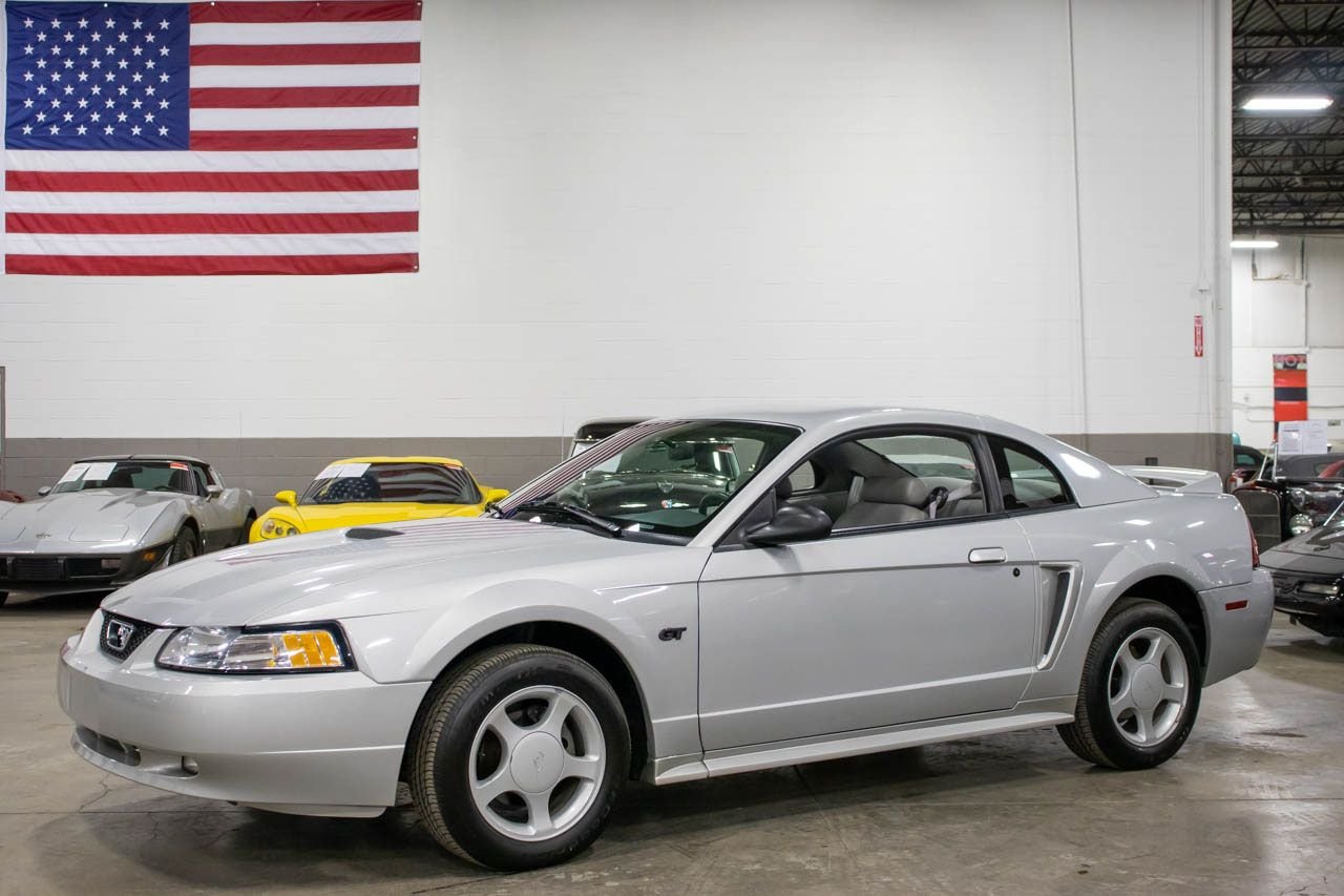 Silver 2000 Ford Mustang