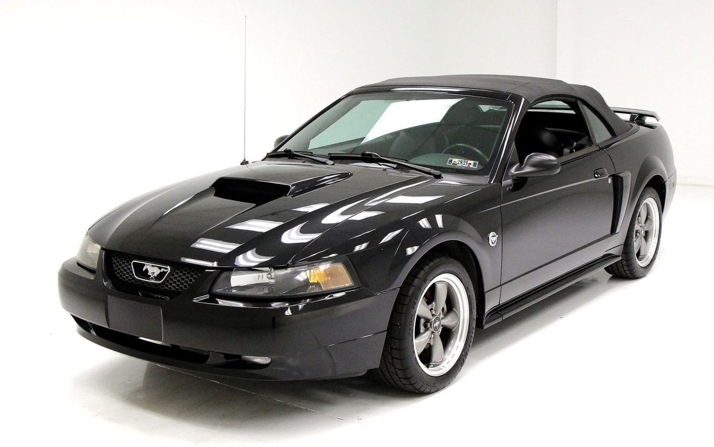 Black 2004 Ford Mustang