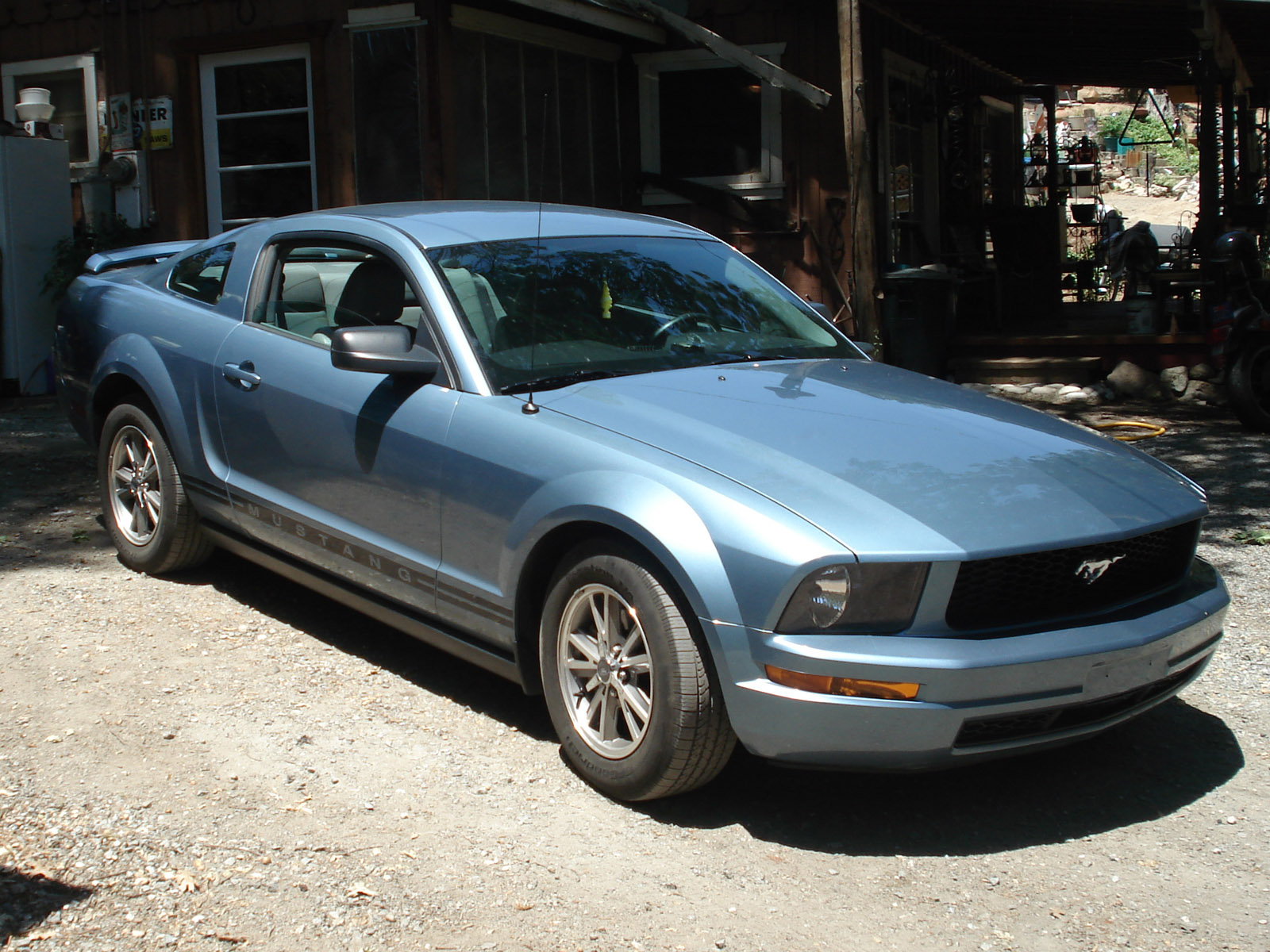 Windveil Blue 2005 Ford Mustang