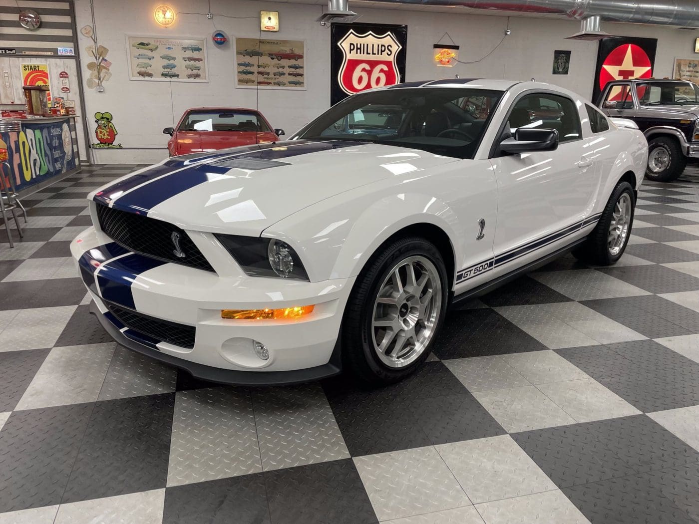 Performance White 2008 Ford Mustang