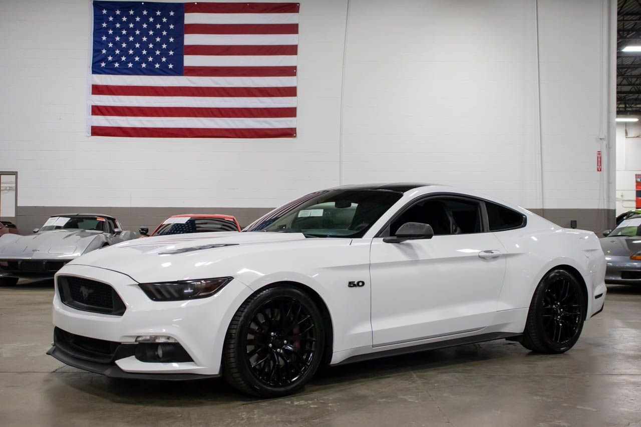 Oxford White 2015 Ford Mustang