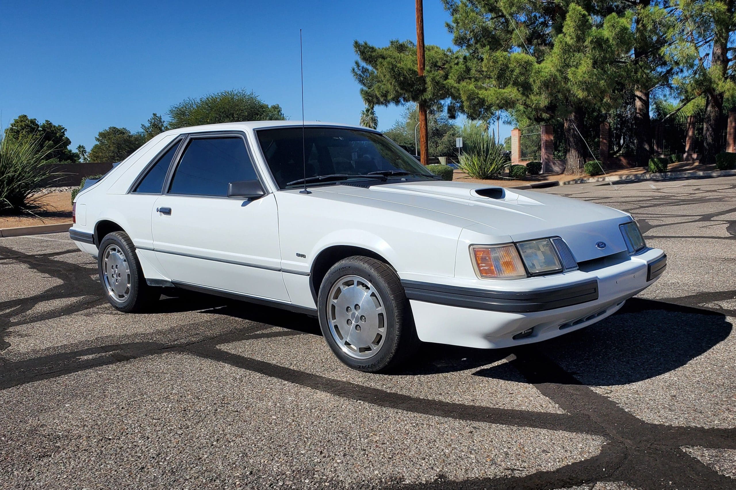 Oxford White 1986 Ford Mustang