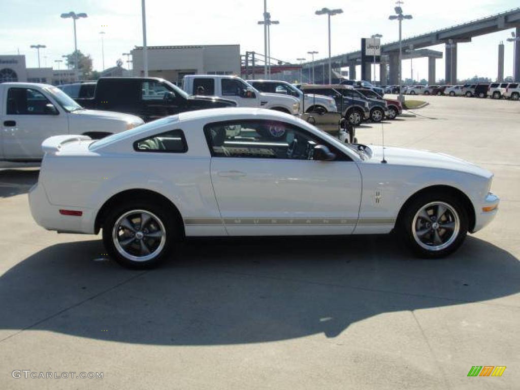 Performance White 2006 Ford Mustang