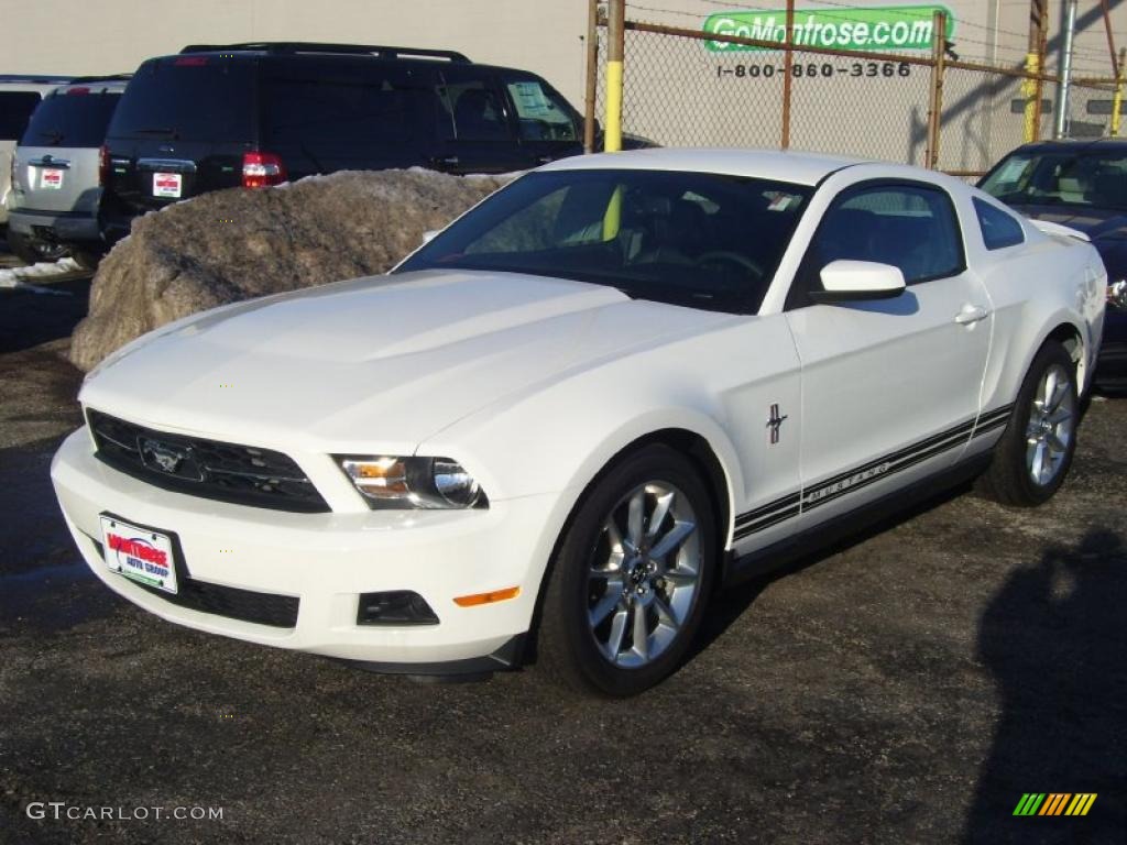 Performance White 2010 Ford Mustang
