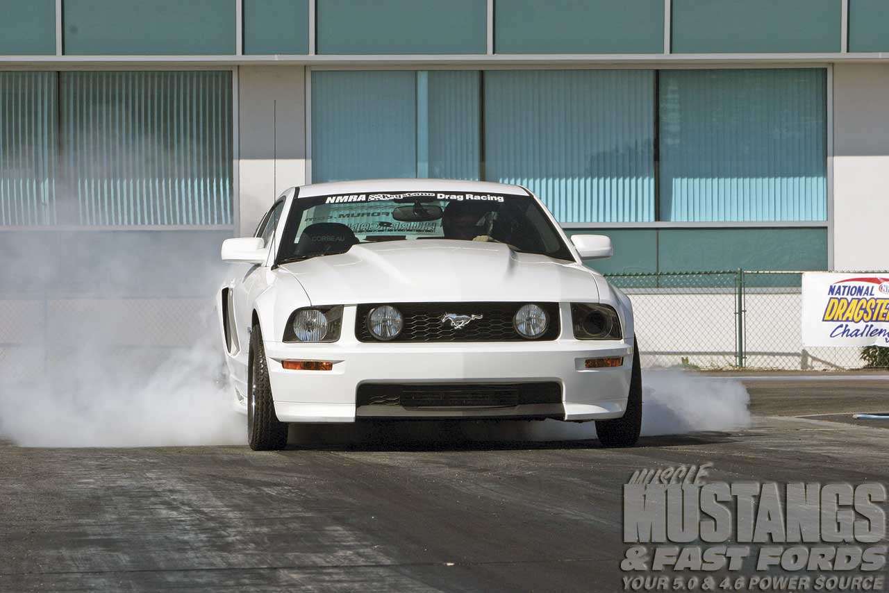 Performance White 2006 Ford Mustang