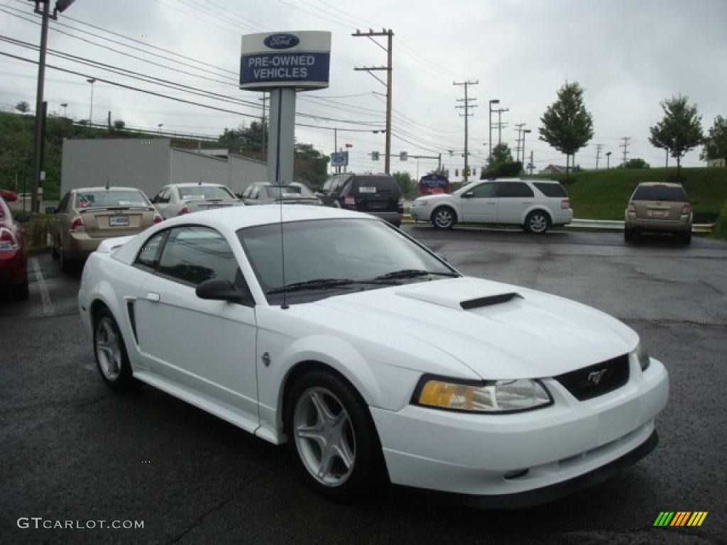 Crystal White 1999 Ford Mustang