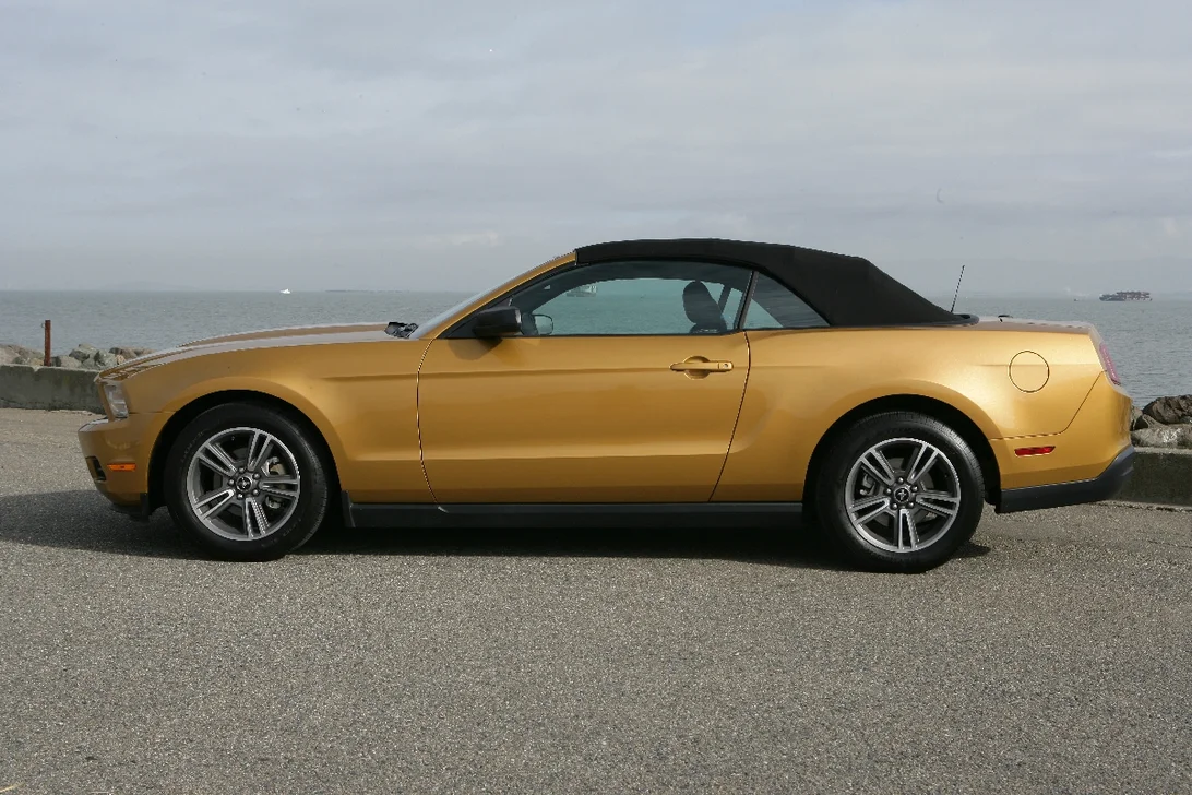 Sunset Gold 2010 Ford Mustang